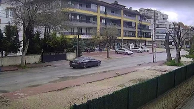 otomobilin carpmasiyla olen kedinin yavrusu basindan ayrilmadi 1 dyhhs1Fj