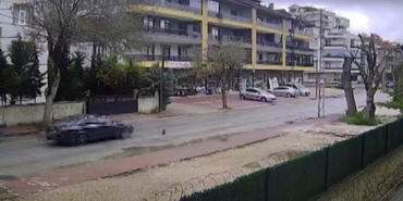 otomobilin-carpmasiyla-olen-kedinin-yavrusu-basindan-ayrilmadi-eGYJhzuY.jpg