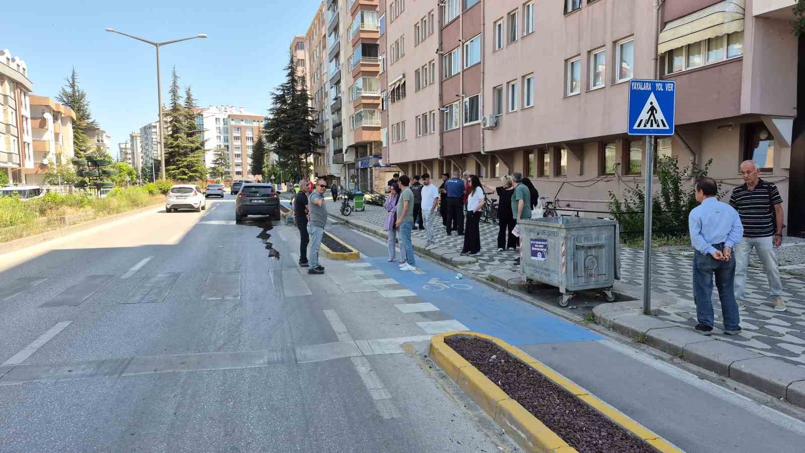 otomobilin carptigi 84 yasindaki elektrikli bisiklet surucusu agir yaralandi 3 9GRR7GAl