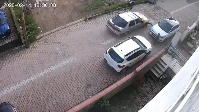 otomobilin carptigi 9 yasindaki cocuk yaralandi o anlar kamerada 1 yVSppCb8