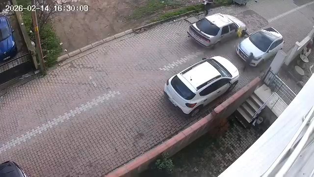 otomobilin carptigi 9 yasindaki cocuk yaralandi o anlar kamerada 2 QX2q9We3