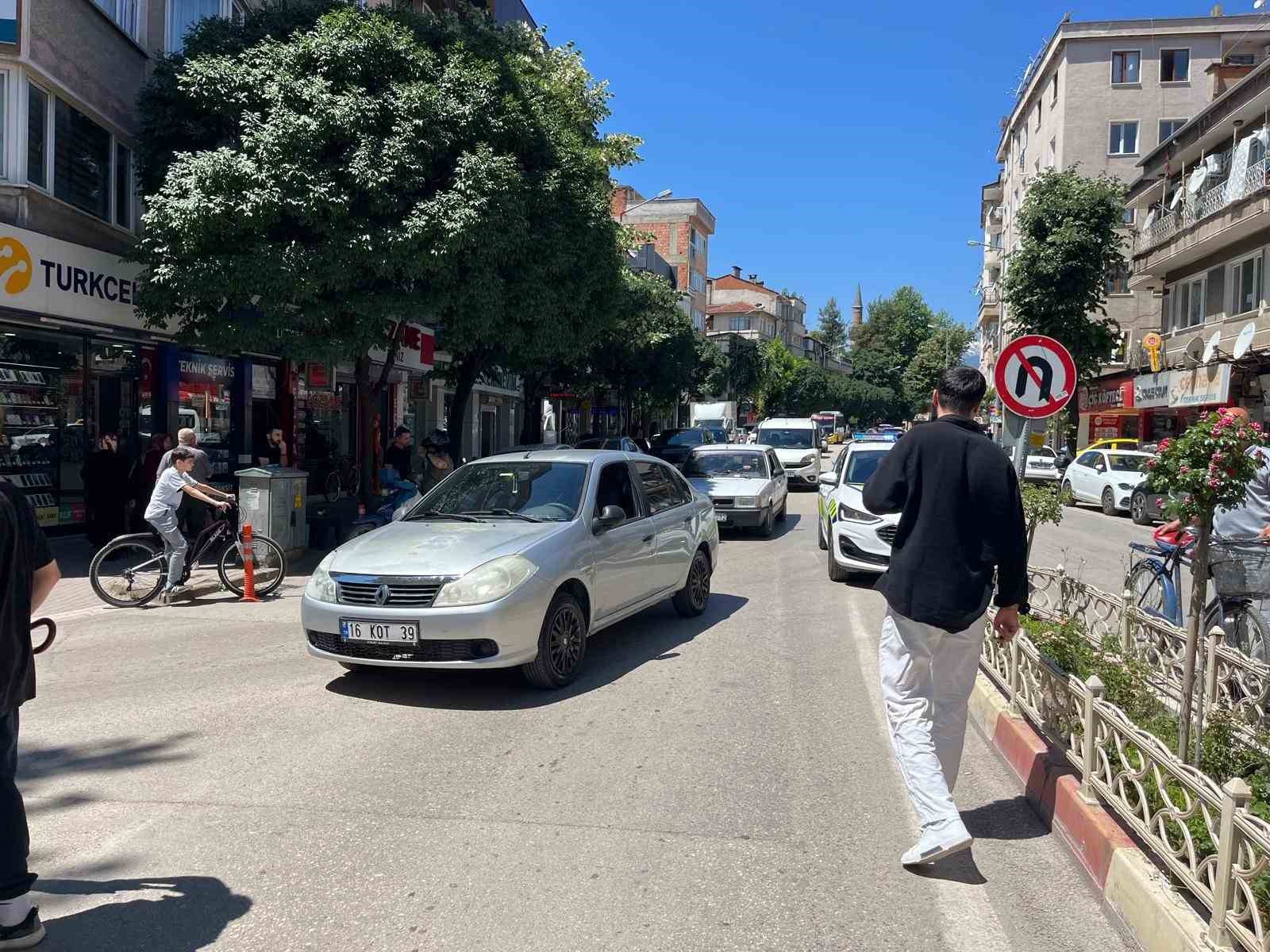otomobilin carptigi abla kardes yaralandi 1 TT12H9VA