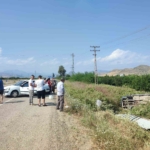 otomobilin-carptigi-arac-bahceye-devrildi-4-yarali-Ew49NZOz.jpg