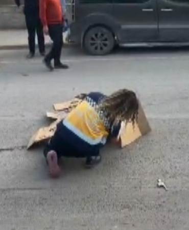 otomobilin-carptigi-cocuk-hayatini-kaybetti-OLKazaWd.jpg
