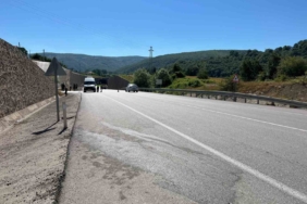 otomobilin-carptigi-kadin-hayatini-kaybetti-P26MYrr2.jpg
