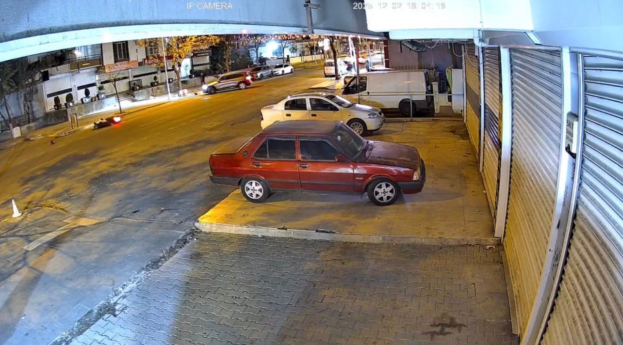 otomobilin carptigi motokurye yaralandi kaza ani kamerada 1 vmeCION1