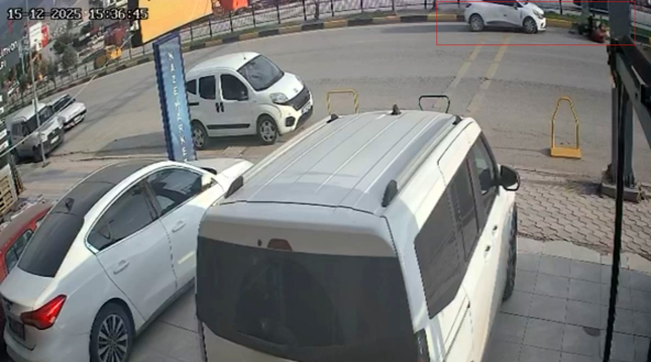 otomobilin carptigi motosikletteki 2 kisi yaralandi 1 YvmcrDcH