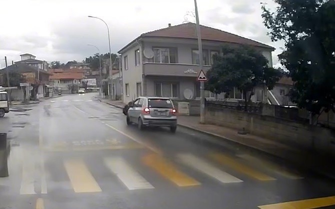 Otomobilin çarptığı yaşlı kadın hayatını kaybetti 5 otomobilin carptigi yasli kadin hayatini kaybetti 1 knGPdTMJ