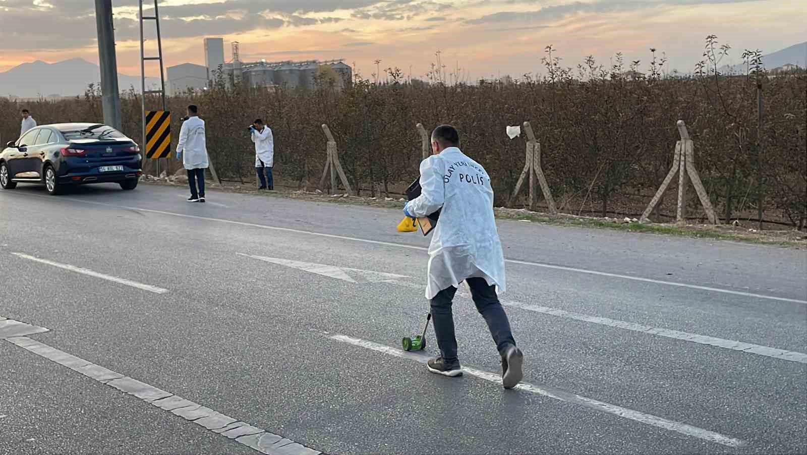 otomobilin carptigi yasli kadin hayatini kaybetti 2 ryPAPcdw