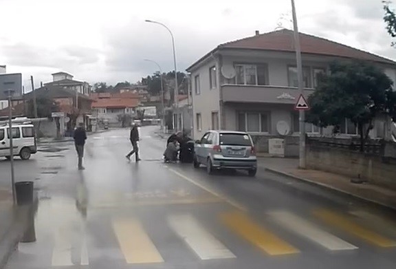 Otomobilin çarptığı yaşlı kadın hayatını kaybetti 7 otomobilin carptigi yasli kadin hayatini kaybetti 3 FXGvTumK