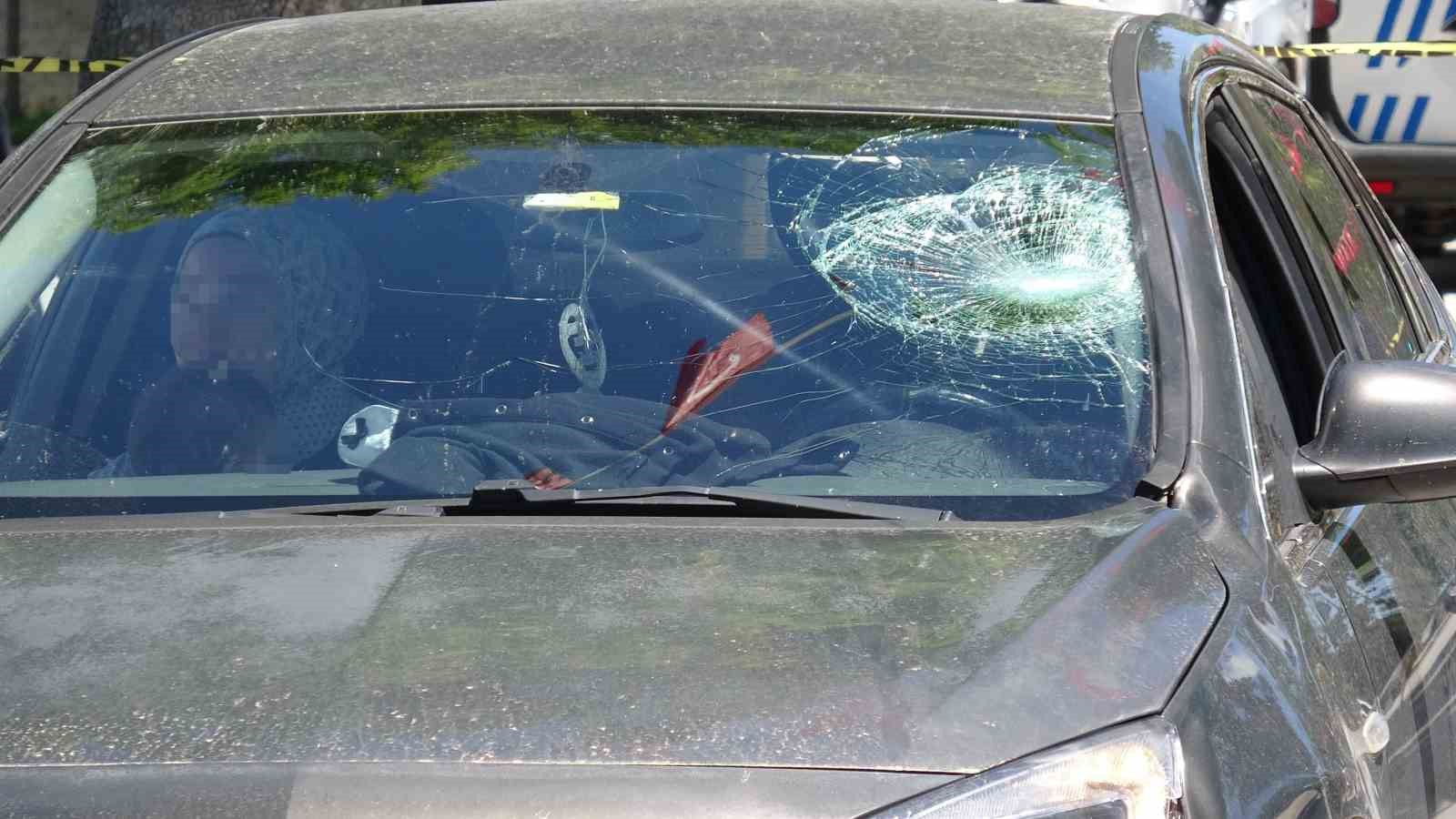 otomobilin carptigi yaya agir yaralandi 2 8iUJMPOX