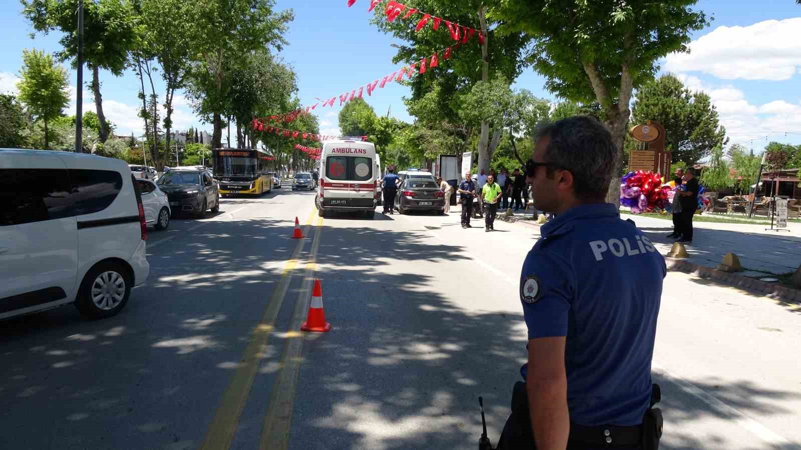 otomobilin carptigi yaya agir yaralandi 3 p7SmzuQv