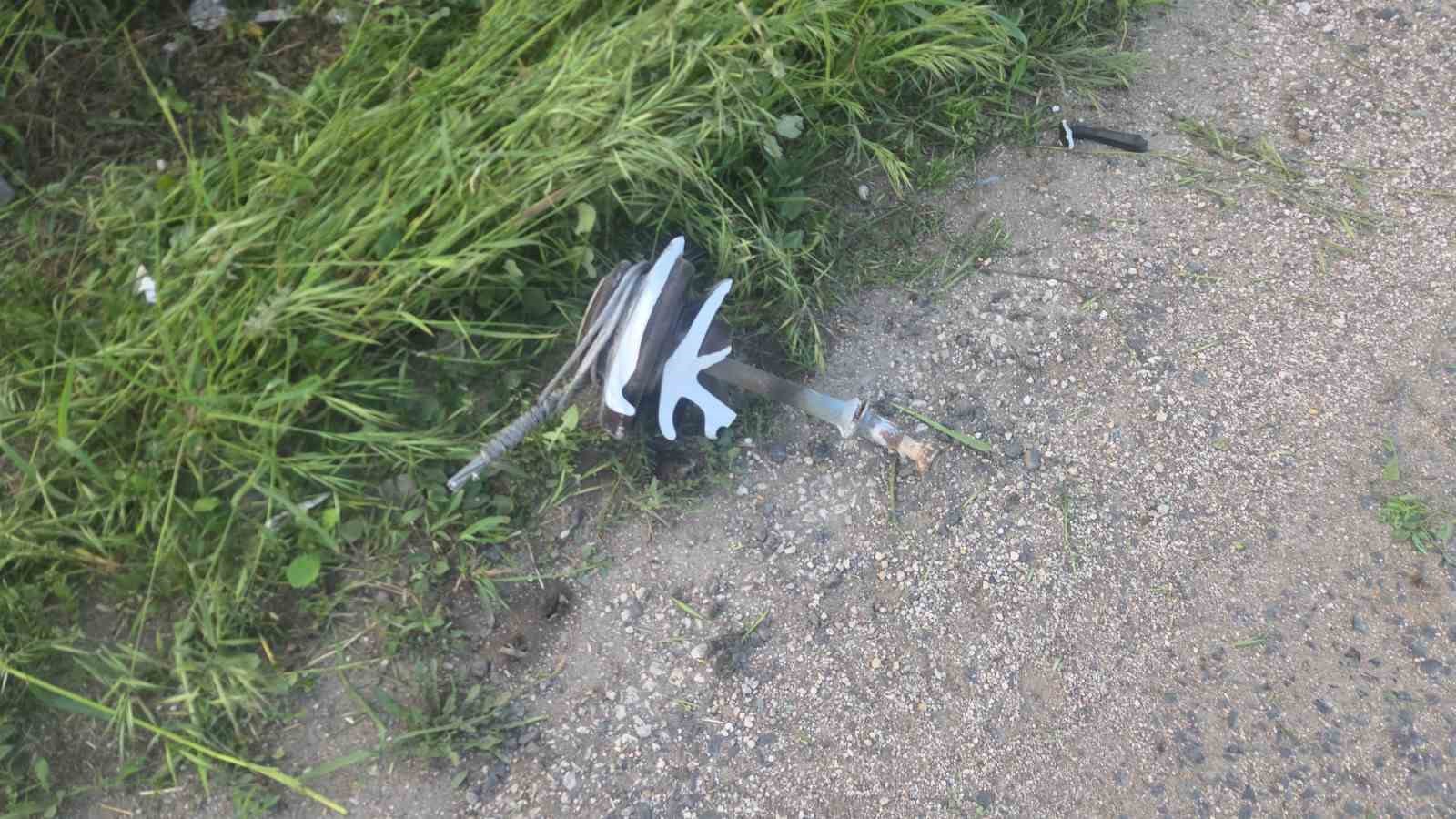 otomobilin devirdigi elektrik diregine motosiklet carpti 4 yarali 5 p5pHnnUp