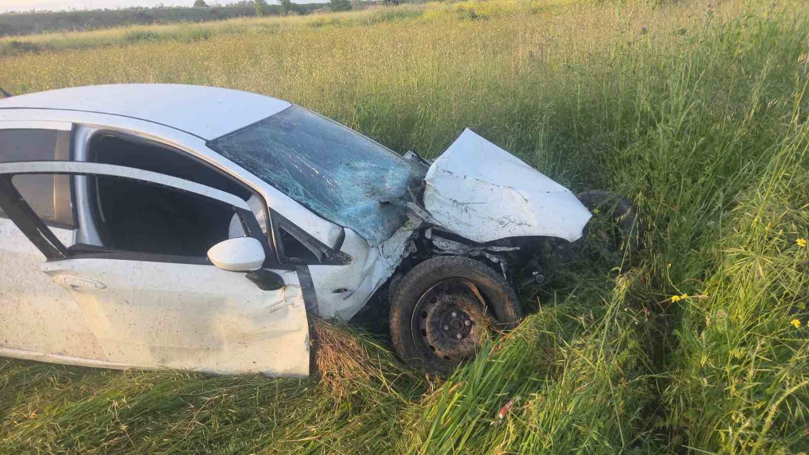otomobilin devirdigi elektrik diregine motosiklet carpti 4 yarali 7 eZ3tusk7