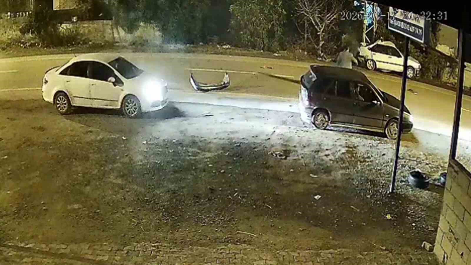 otomobilin elektrik diregine saplandigi kaza kamerada 1 7s6YCAnE