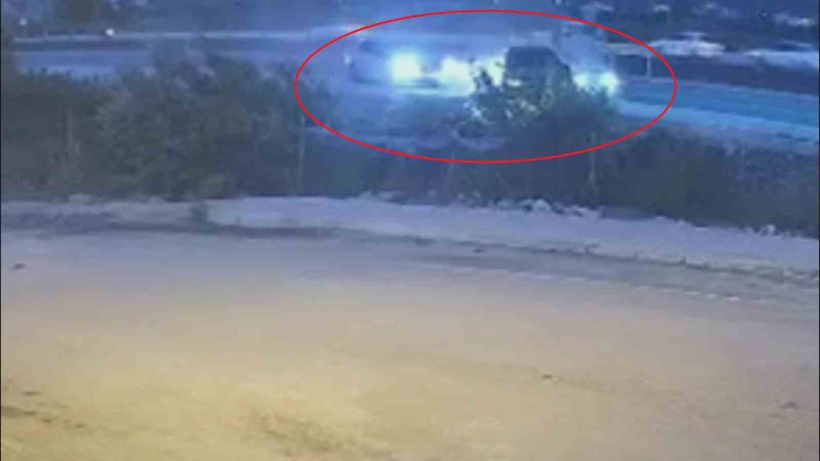 Otomobilin, ışıkta bekleyen 2 araca ok gibi saplandığı kaza kamerada 5 otomobilin isikta bekleyen 2 araca ok gibi saplandigi kaza kamerada 1 bUdIdyRG