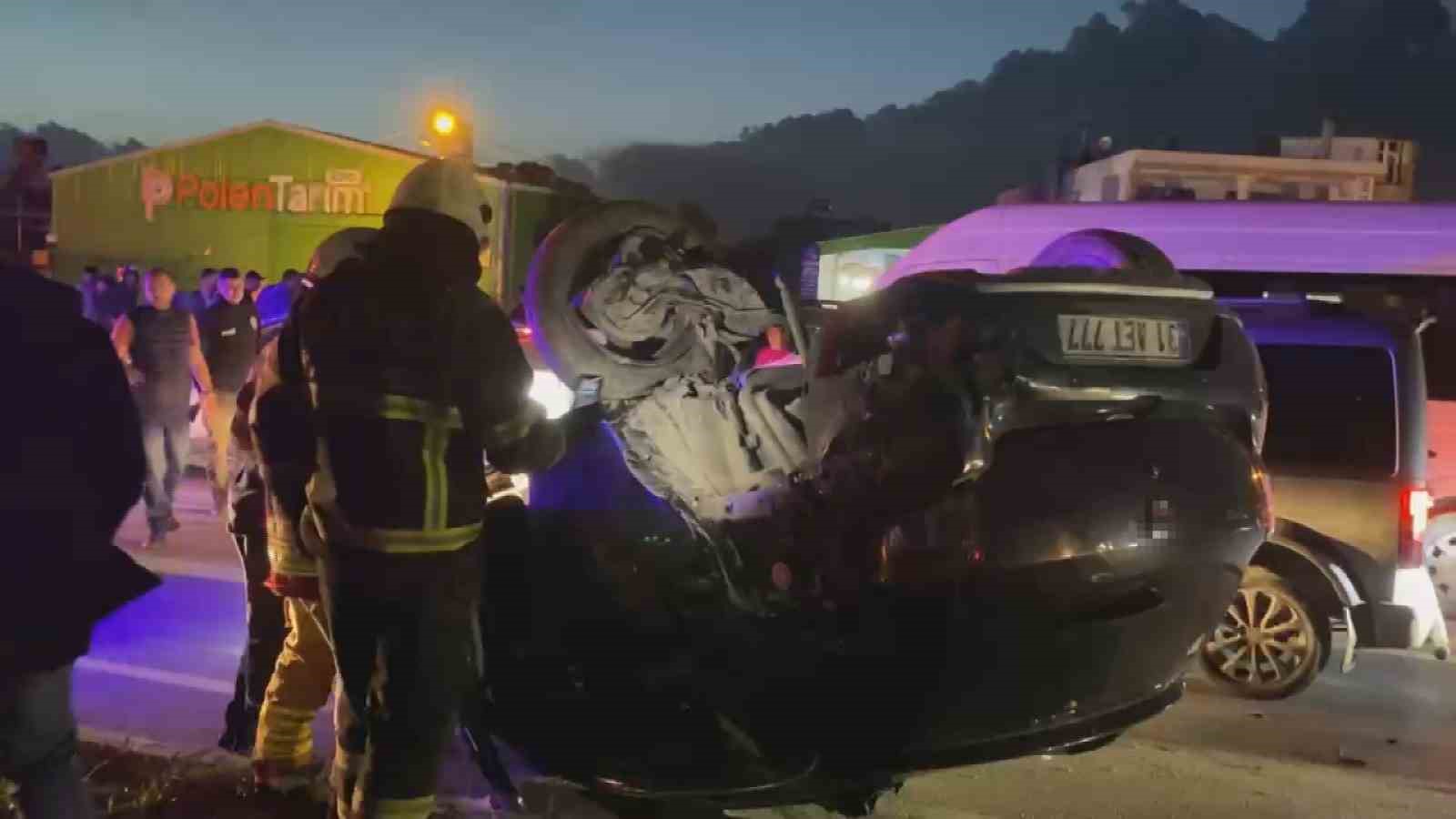 Otomobilin, ışıkta bekleyen 2 araca ok gibi saplandığı kaza kamerada 6 otomobilin isikta bekleyen 2 araca ok gibi saplandigi kaza kamerada 2 yUNQGpRa