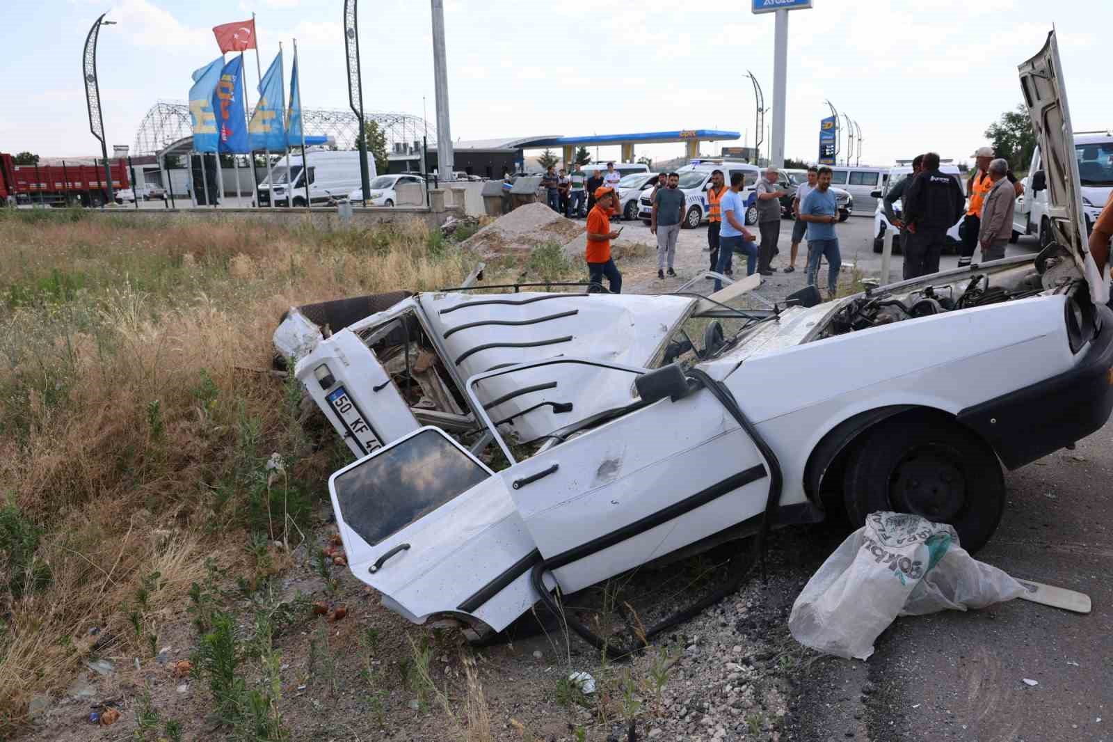 otomobilin kagit gibi savruldugu kazada 4 kisi yaralandi 1 272yDJR7