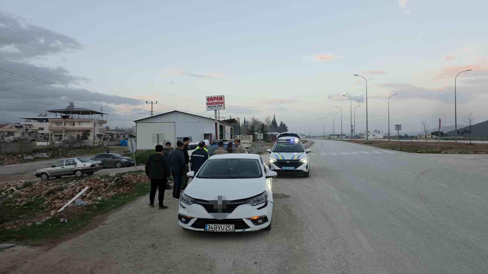 otomobilin koyun surusunun arasina daldigi anlar kamerada 3 Rm9FQs21