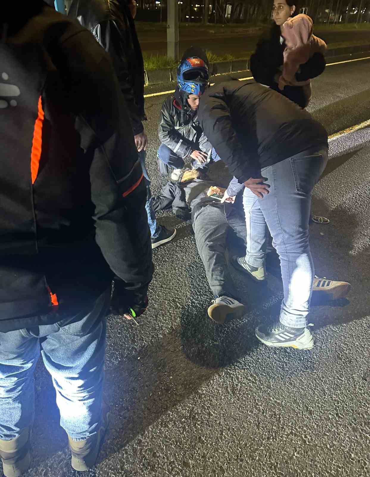 Otomobilin önüne atlayan genç yaralandı 7 otomobilin onune atlayan genc yaralandi 3 5zXU9qyU