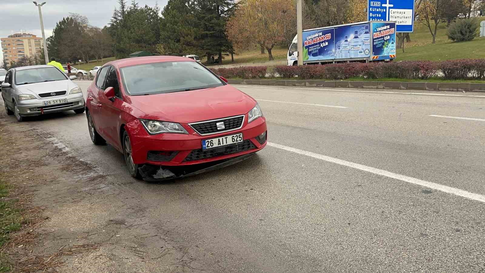 Otomobilin refüjde çarptığı kadınlara karşıdan gelen otomobil de çarptı: 1 ölü, 1 yaralı 7 otomobilin refujde carptigi kadinlara karsidan gelen otomobil de carpti 1 olu 1 yarali 3 ju2WbOnC