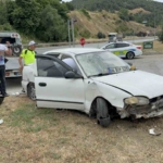 otomobilin-refuje-ciktigi-kaza-maddi-hasarla-atlatildi-LrJFEJqs.jpg