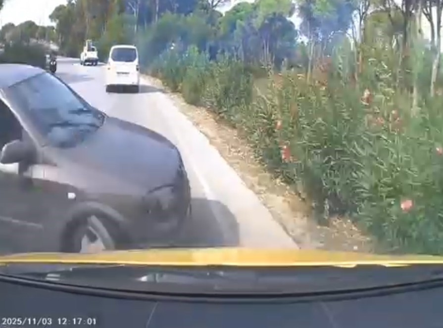 otomobilin ticari taksiye carpma ani arac kamerasina yansidi 2 yarali 1 3YrjuL3N