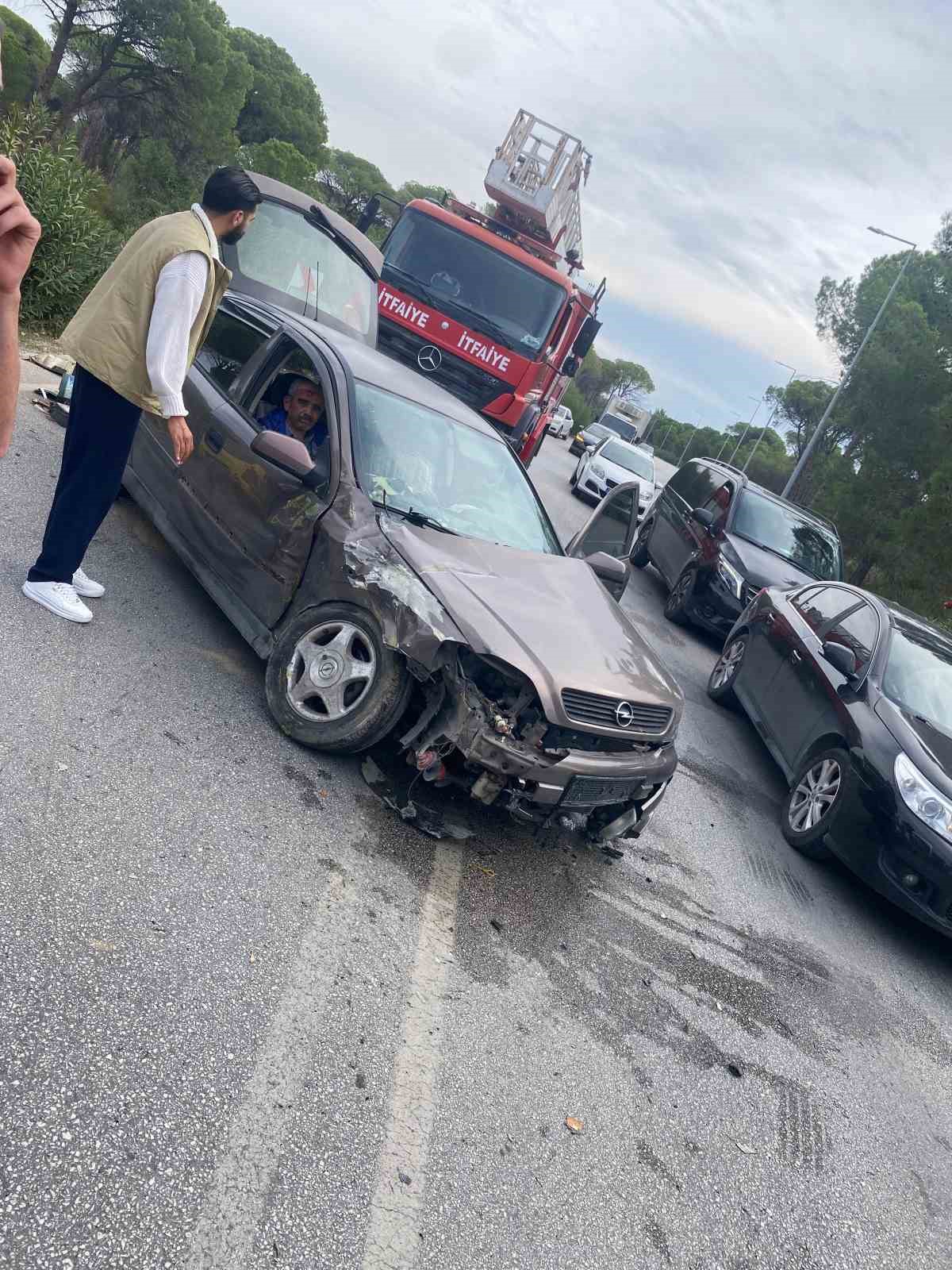 otomobilin ticari taksiye carpma ani arac kamerasina yansidi 2 yarali 4 gVVsgDeV