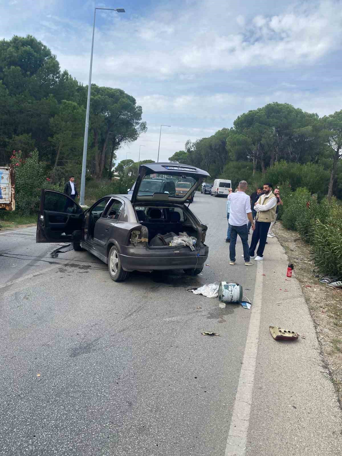otomobilin ticari taksiye carpma ani arac kamerasina yansidi 2 yarali 5
