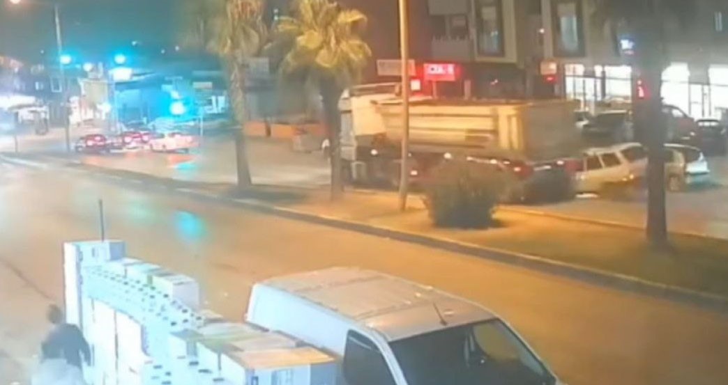 otomobilin tira arkadan carpmasi saniye saniye goruntulendi 2 bmZnZtb5