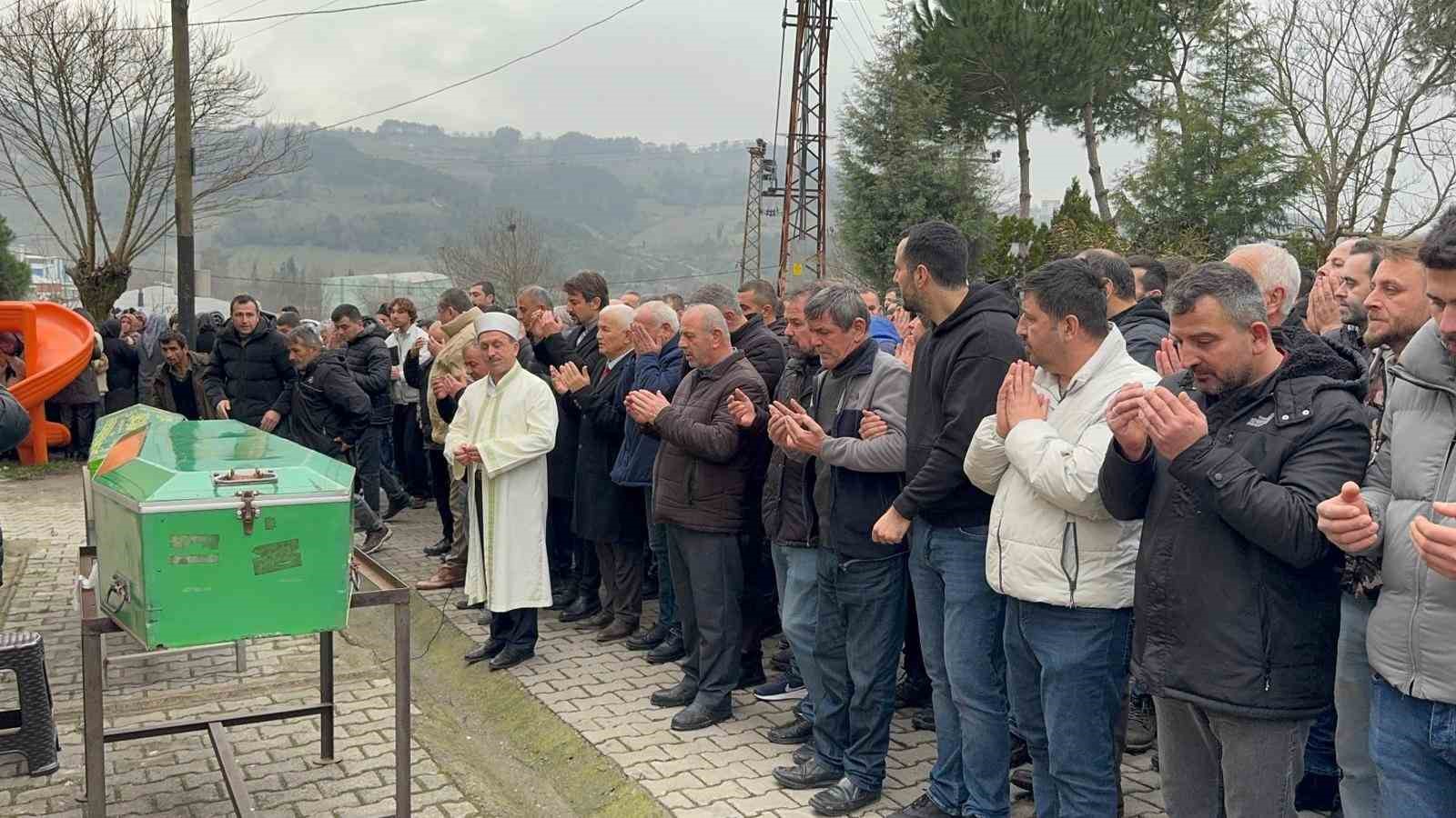 otomobilin tira ok gibi saplandigi kaza guvenlik kamerasinda 0 bswIP4mn