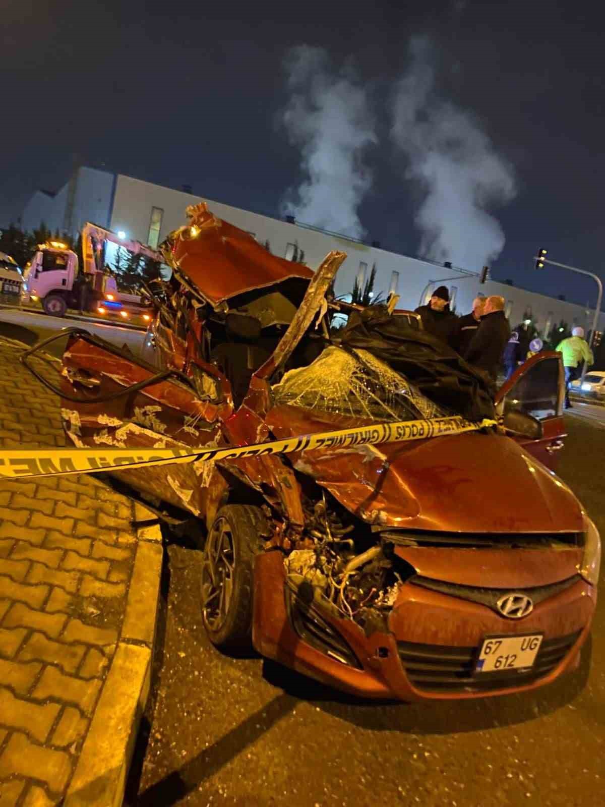 otomobilin tira ok gibi saplandigi kaza guvenlik kamerasinda 5 mFkCGa7b
