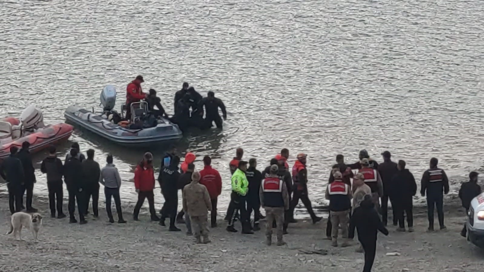 Otomobilin uçtuğu barajda kaybolan gencin cansız bedeni bulundu 5 otomobilin uctugu barajda kaybolan gencin cansiz bedeni bulundu 1 YBHE1OP5