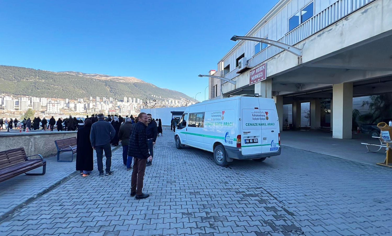 otomobilinde silahli saldiriya ugrayan genc kiz topraga verildi 3 9XpNpAEk