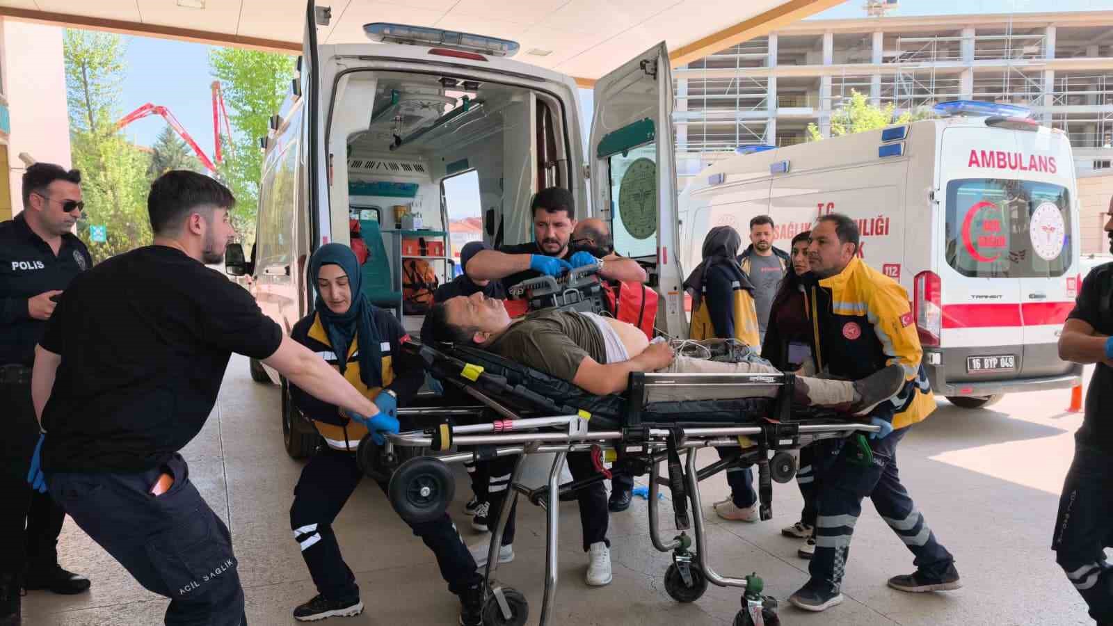 Otomobilini tamire götürdüğü tamircide vuruldu 5 otomobilini tamire goturdugu tamircide vuruldu 1 8FkIvBMf