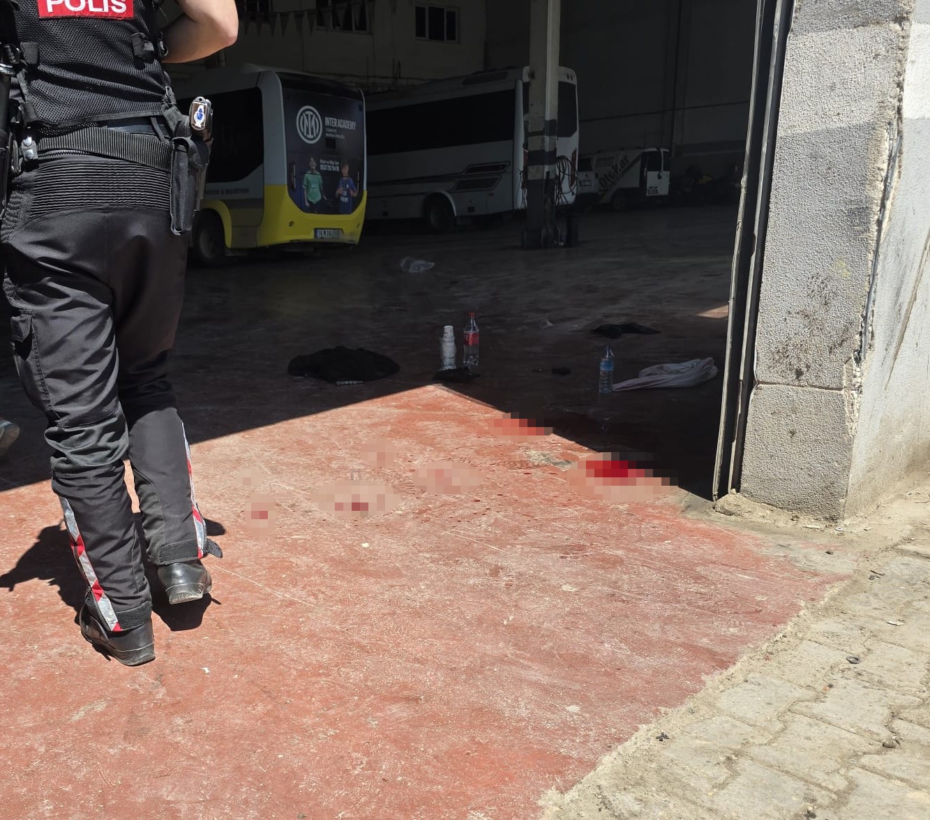 Otomobilini tamire götürdüğü tamircide vuruldu 7 otomobilini tamire goturdugu tamircide vuruldu 3 LHYz3gMj