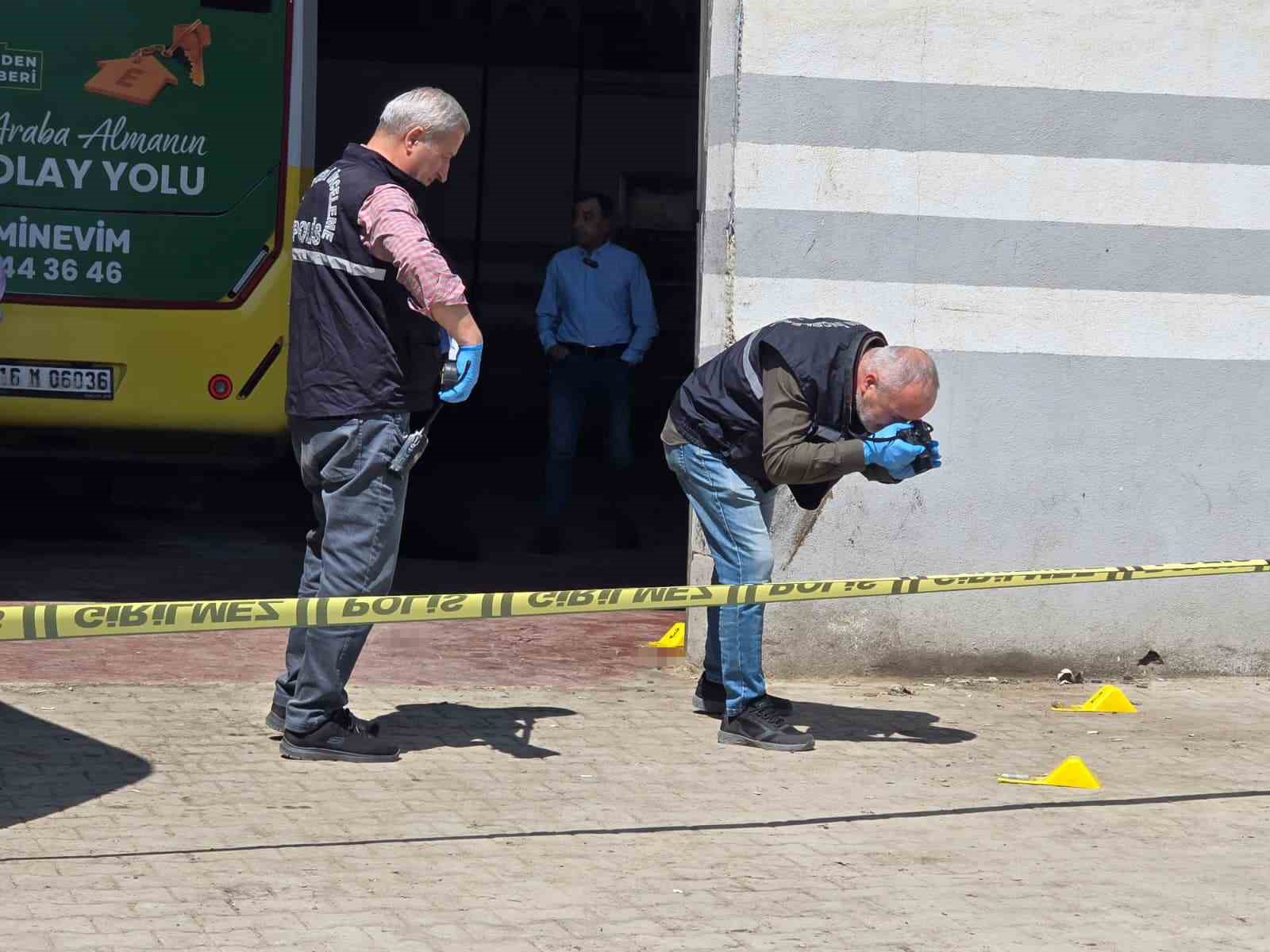 Otomobilini tamire götürdüğü tamircide vuruldu 10 otomobilini tamire goturdugu tamircide vuruldu 6 AF8j8dyi