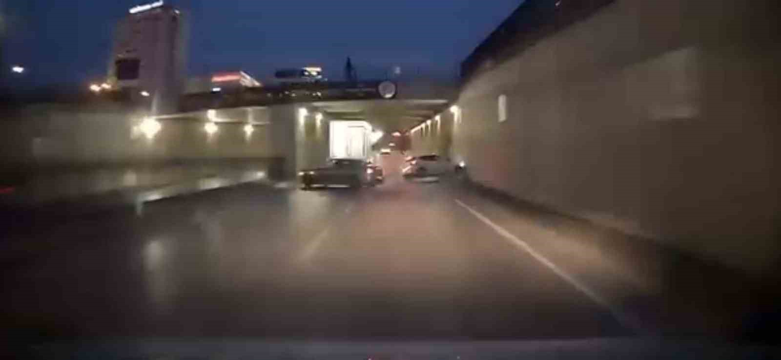 otomobiliyle makas atarken kaza yapti o anlar arac kamerasinda 0 FF4HlH4w
