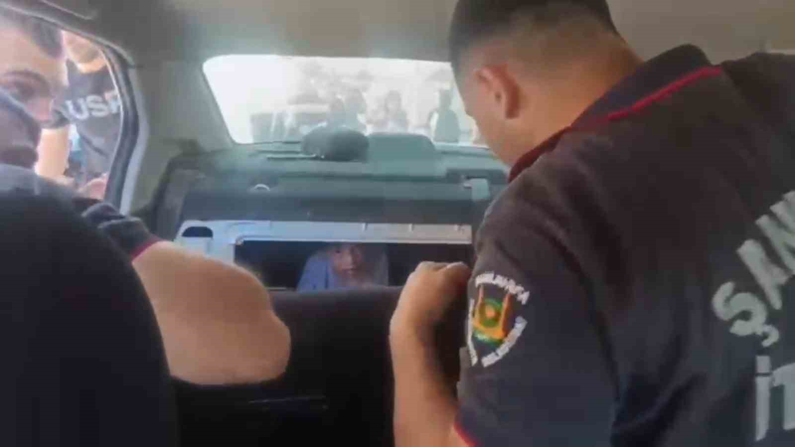 otomobille aradiklari cocuk bagajdan cikti 0 ULUwFtww