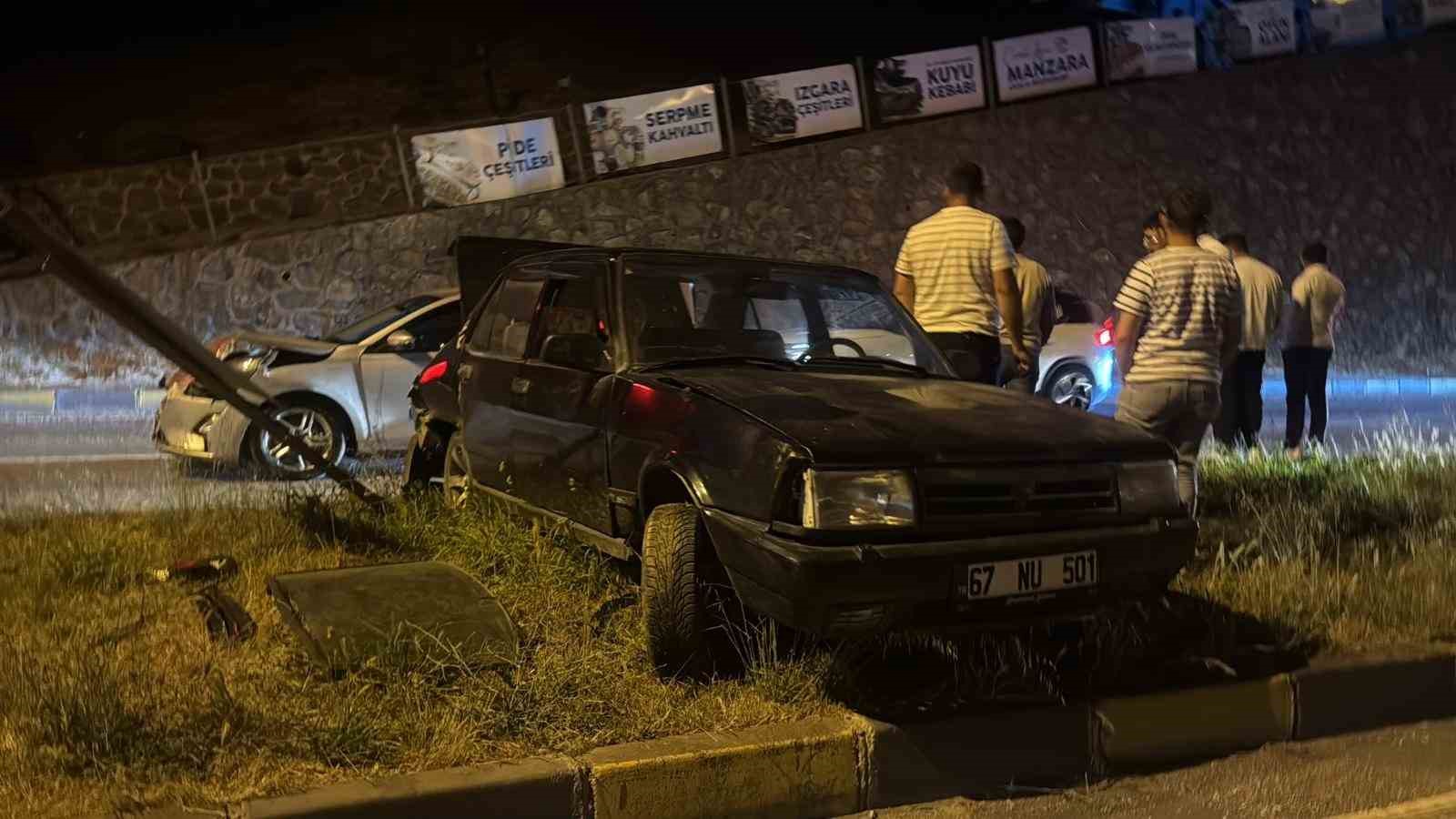 Otomobille çarpışan araç metrelerce sürüklendi 4 otomobille carpisan arac metrelerce suruklendi 0
