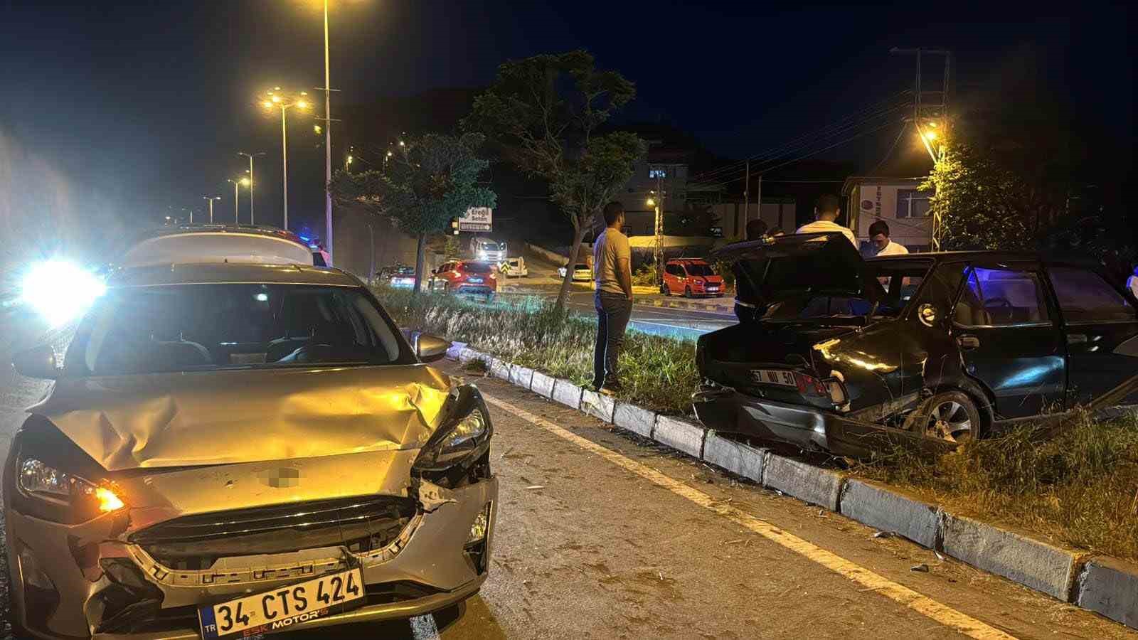 Otomobille çarpışan araç metrelerce sürüklendi 5 otomobille carpisan arac metrelerce suruklendi 1 EZwLP5AD