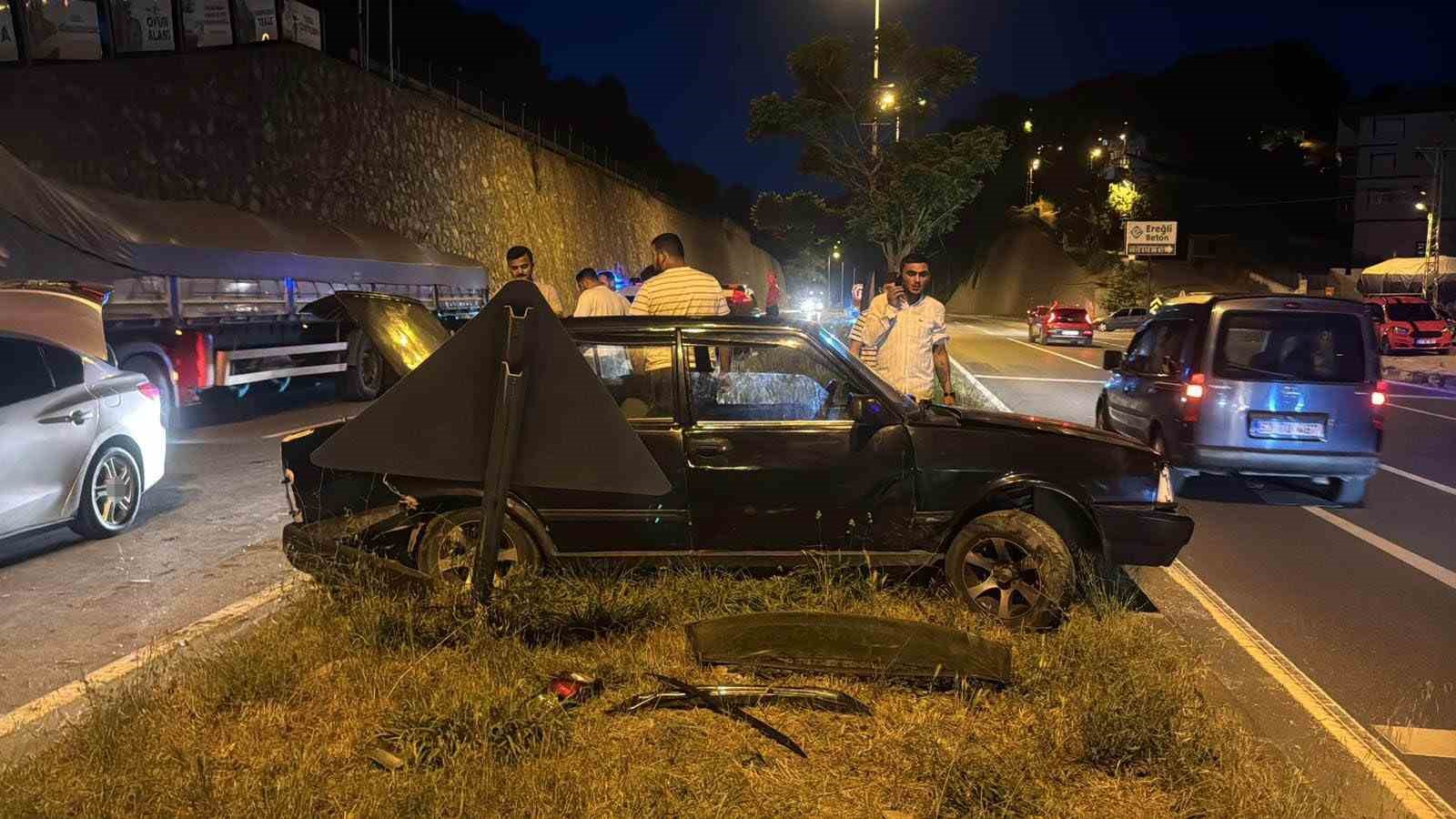 Otomobille çarpışan araç metrelerce sürüklendi 6 otomobille carpisan arac metrelerce suruklendi 2 iLXEUmWA