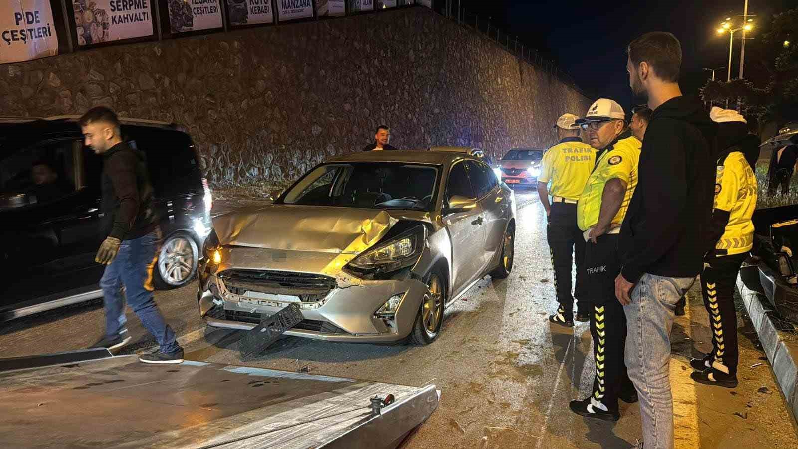 Otomobille çarpışan araç metrelerce sürüklendi 8 otomobille carpisan arac metrelerce suruklendi 4 OHyucmtm