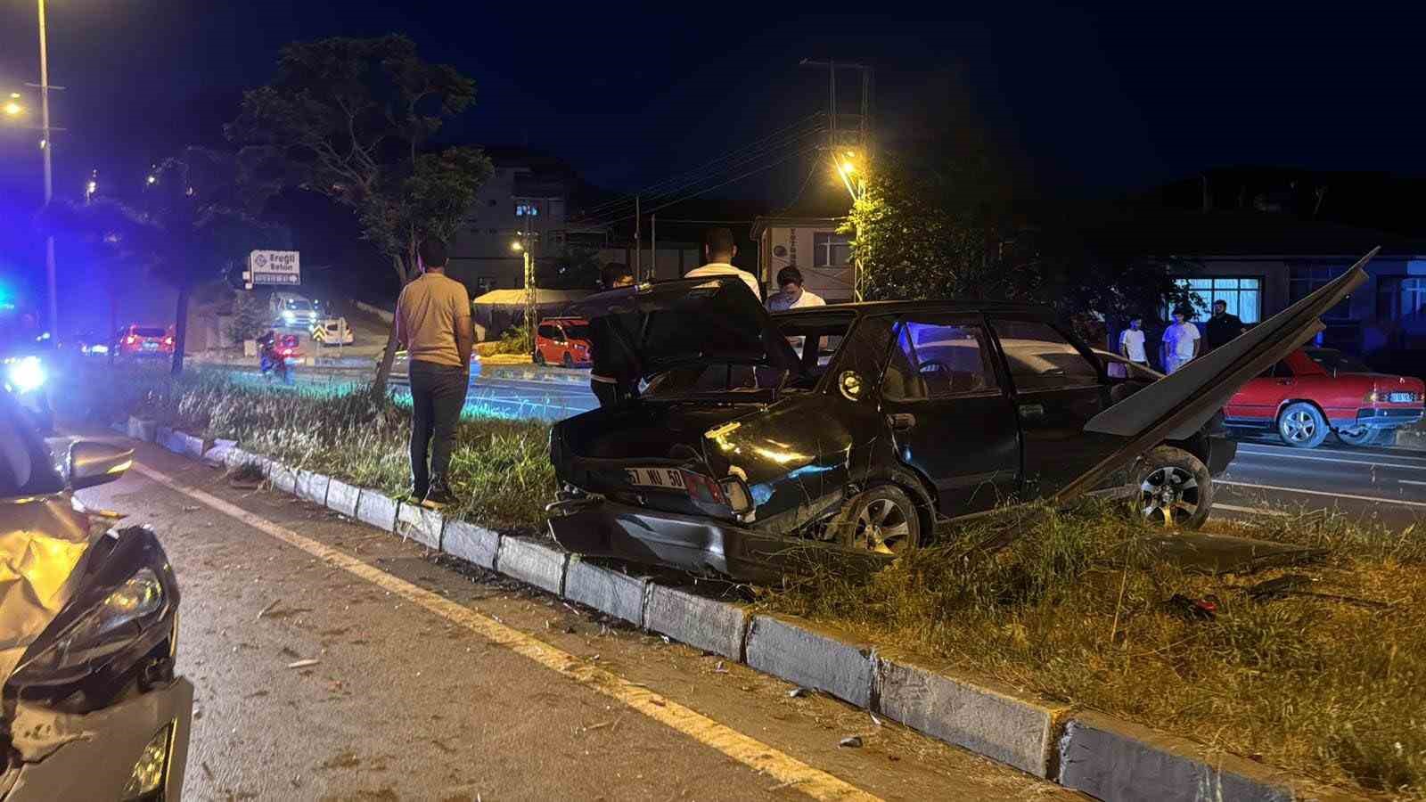 Otomobille çarpışan araç metrelerce sürüklendi 9 otomobille carpisan arac metrelerce suruklendi 5 OO1U9BFS