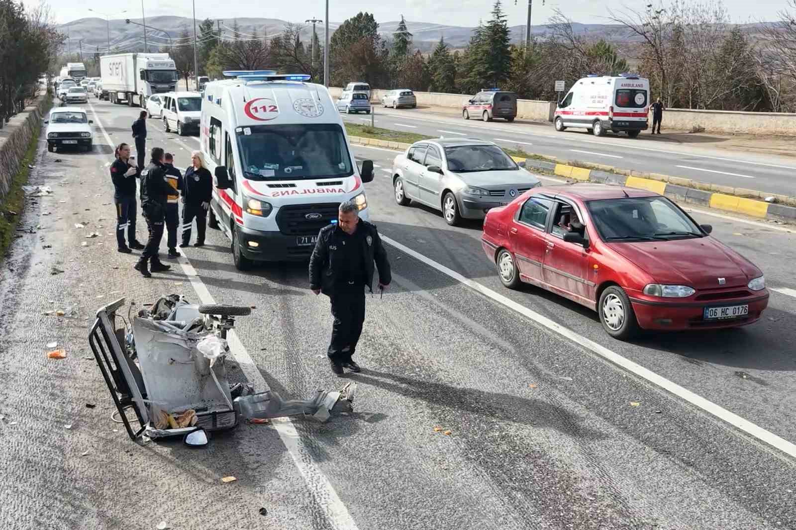 otomobille carpisan elektrikli bisiklet hurdaya dondu 2 agir yarali 4 kcPheTSb