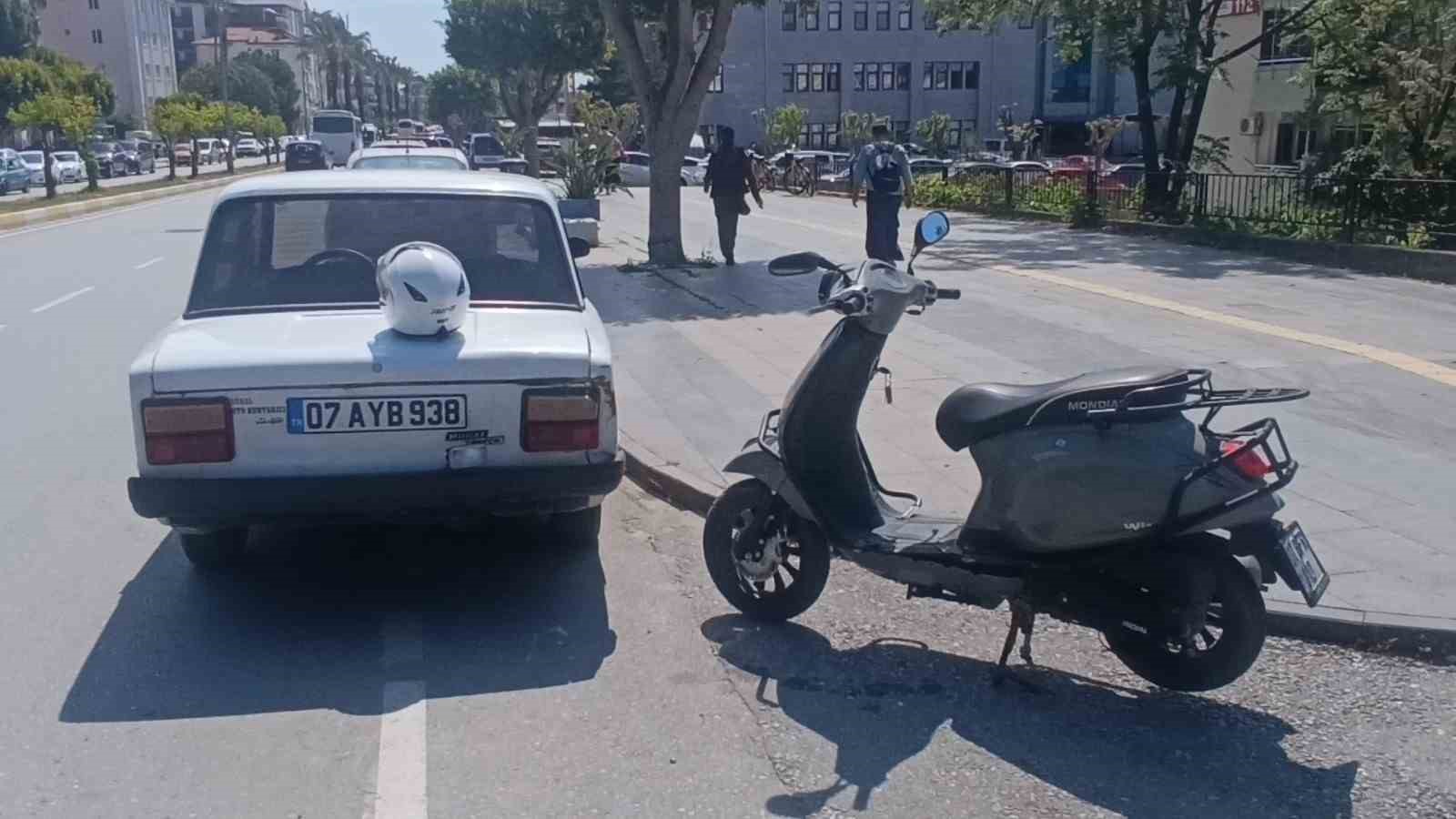 otomobille carpisan elektrikli bisiklet surucusu park halindeki aracin altina suruklendi 2 MYqHvUZp