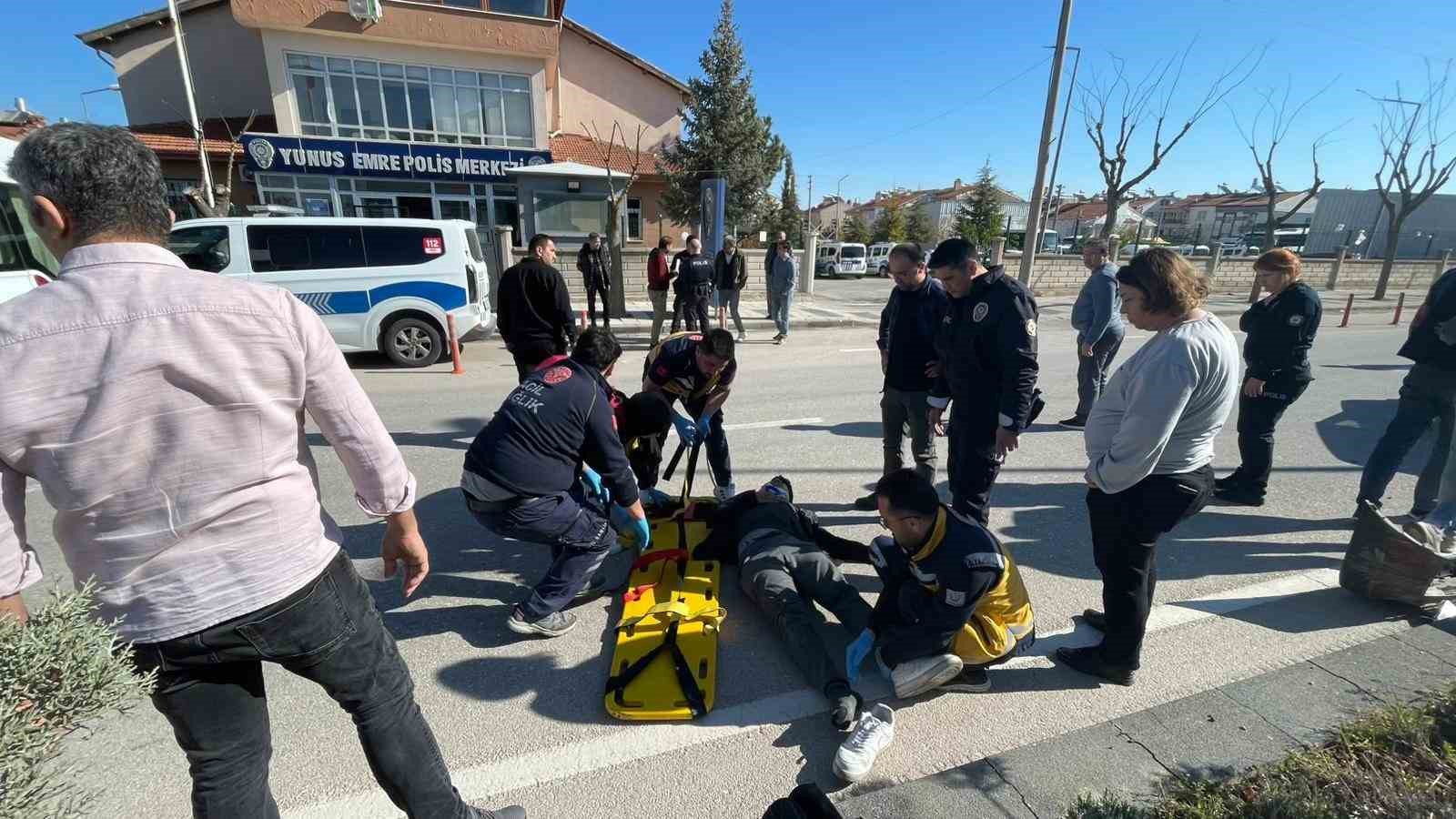 Otomobille çarpışan motosiklet karşı şeride sürüklendi: 1 yaralı 6 otomobille carpisan motosiklet karsi seride suruklendi 1 yarali 2