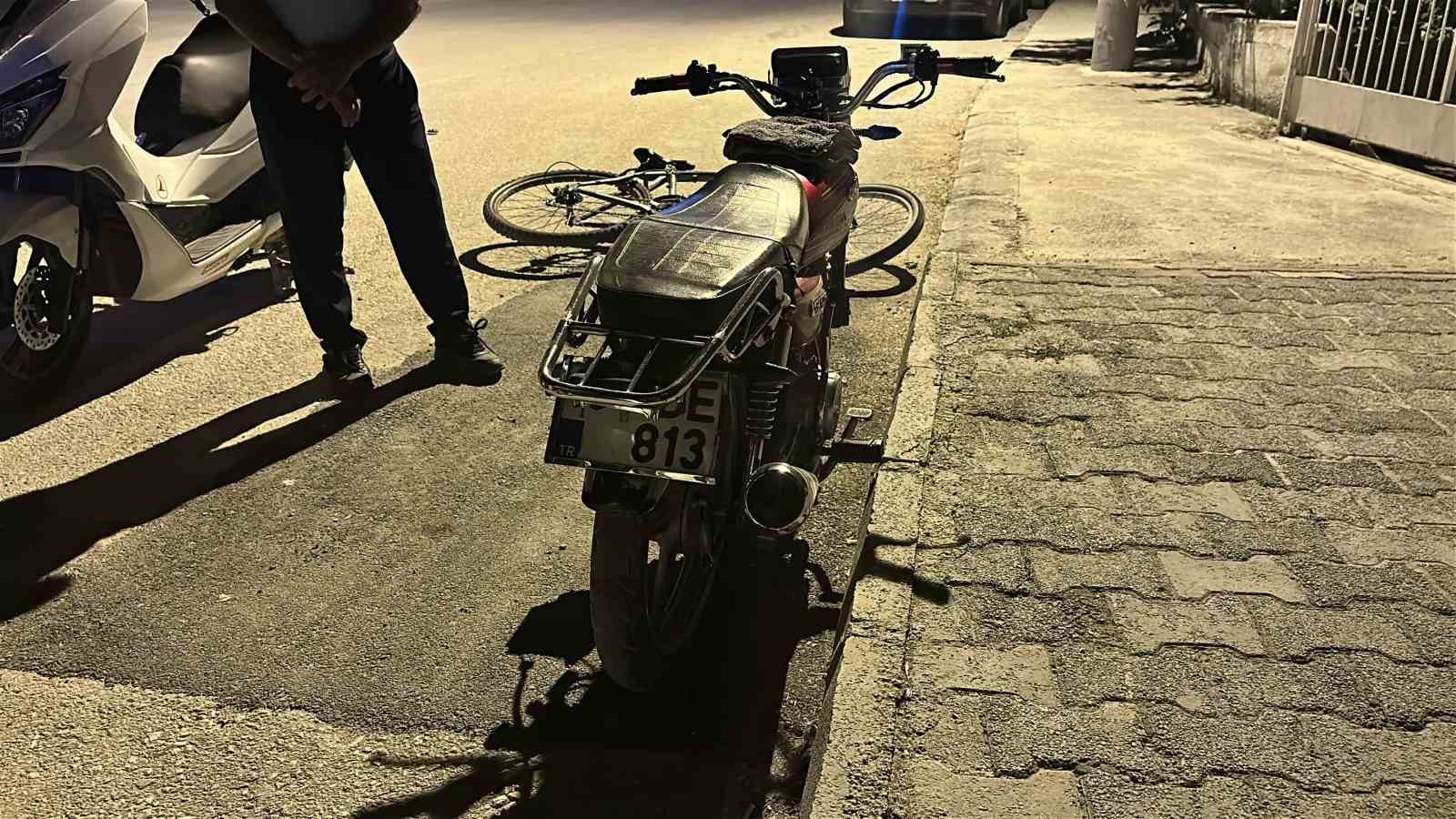 Otomobille çarpışan motosiklet kontrolden çıkınca yol kenarındaki çocuğa çarptı 4 otomobille carpisan motosiklet kontrolden cikinca yol kenarindaki cocuga carpti 0 ACYXbzcO