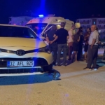 otomobille-carpisan-motosiklet-kontrolden-cikinca-yol-kenarindaki-cocuga-carpti-D7HtBC5E.jpg