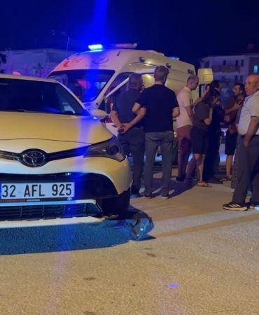 otomobille-carpisan-motosiklet-kontrolden-cikinca-yol-kenarindaki-cocuga-carpti-D7HtBC5E.jpg